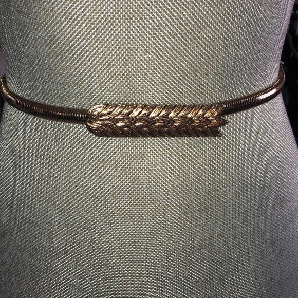 Vintage Classic Gold Elasticized Leaf Buckle Belt Size Small - Picture 1 of 5